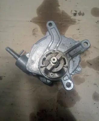 Toyota RAV 4 (XA40) Vacuum pump