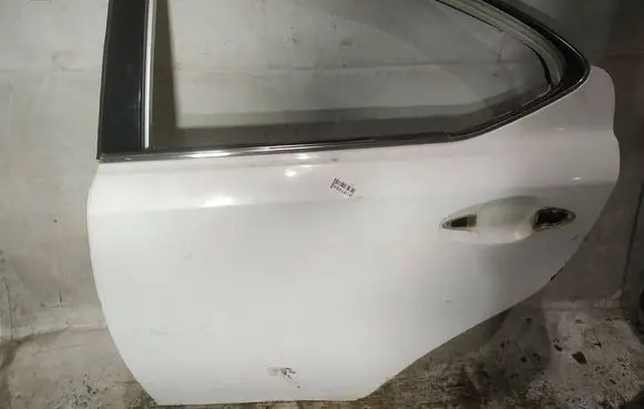 Lexus IS 220D-250-350 Rear door baltos