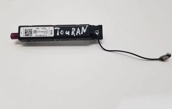Volkswagen Touran III Aerial antenna amplifier 5TA035577A