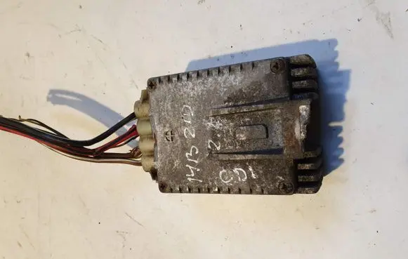 Mercedes-Benz E W210 Fan control module A0275457732 E5001002