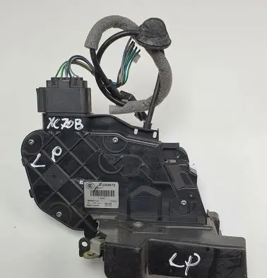 Volvo XC70 Front door lock 31253673
