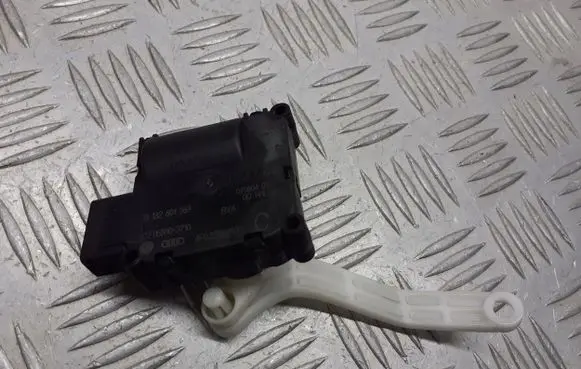 Audi A6 S6 C6 4F A/C air flow flap actuator/motor 0132801369