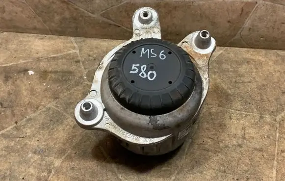 Mercedes-Benz C W205 Engine mount bracket A2052406517
