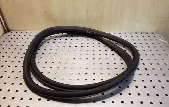 Opel Astra J Rear door rubber seal (on body) 13260045