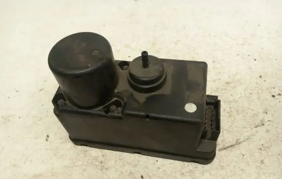 Volkswagen PASSAT B3 Vacuum pump 357862257