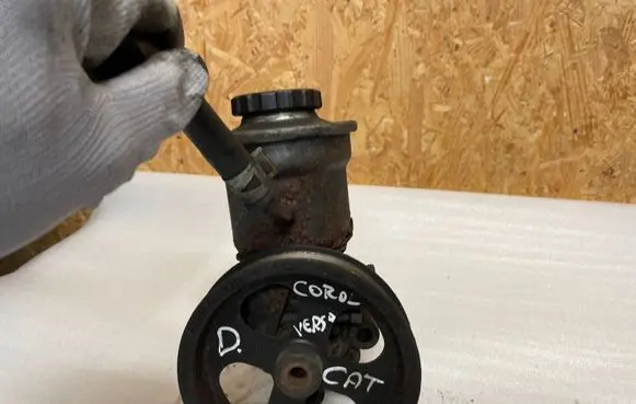 Toyota Corolla Verso E121 Power steering pump 12180