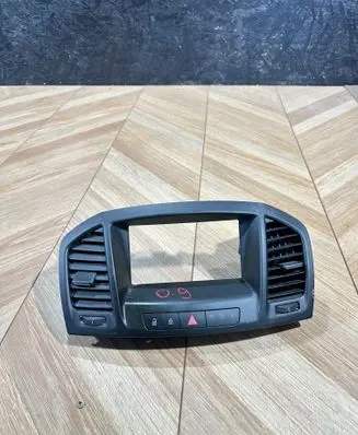 Opel Insignia A Dash center air vent grill 13282237 20110402