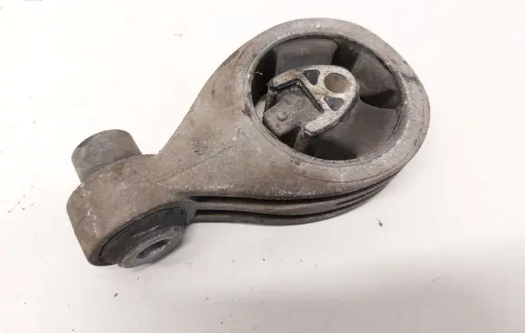 Nissan Qashqai Engine mount bracket