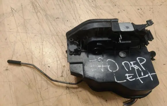 BMW X5 E70 Front door lock 7202145