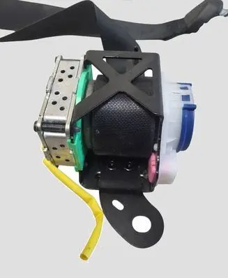 Mazda 6 Front seatbelt 0437002 1063728