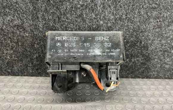 Mercedes-Benz A W168 Glow plug pre-heat relay 0255452832