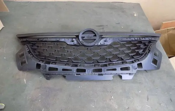 Opel Zafira C Front bumper upper radiator grill 13300698