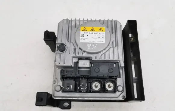 Volkswagen Golf VIII Voltage converter/converter module 5WA959663A