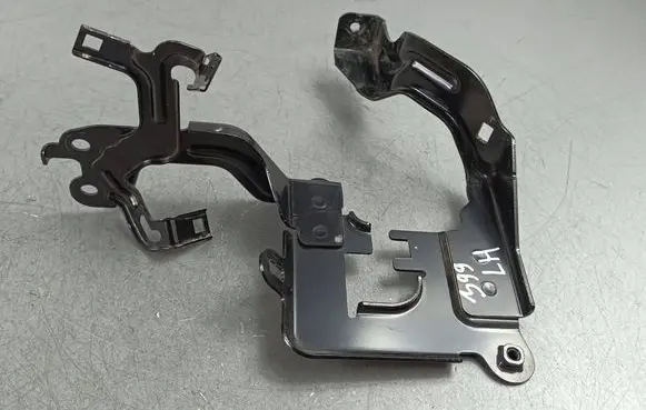 Honda CR-V Bracket in trunk/boot