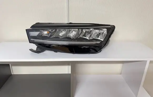 Skoda Octavia Mk4 Headlight/headlamp 5E4941015
