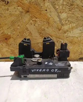 Opel Vivaro Rear door lock 8200008465