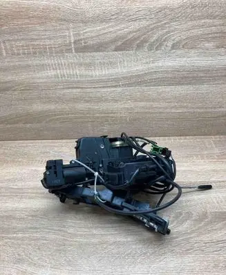 Mercedes-Benz E W211 Front door lock 2117201235