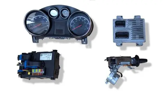 Opel Meriva B Engine ECU kit and lock set 12679199 12679198
