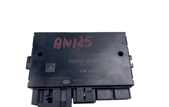 Volkswagen PASSAT B8 Tow bar trailer control unit/module 5Q0907383N