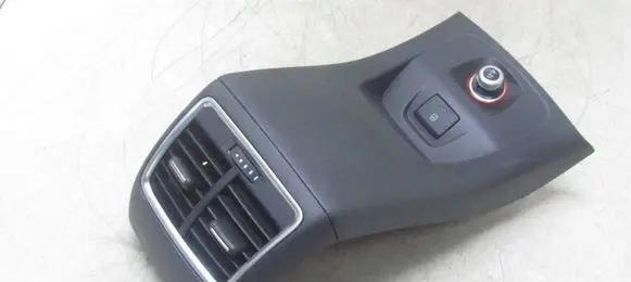 Audi Q3 8U Rear air vent grill 8U0819203A