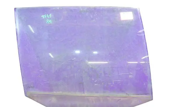 Volkswagen Golf IV Front door window glass four-door
