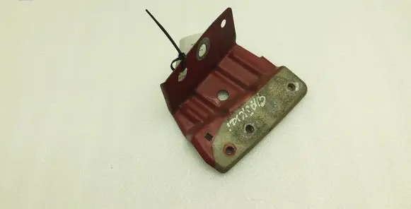 Nissan Qashqai+2 Fender mounting bracket