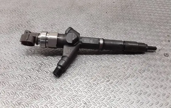 Nissan Primera Fuel injector AW400AW4