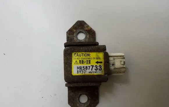 Mitsubishi Outlander Airbag deployment crash/impact sensor MR587733