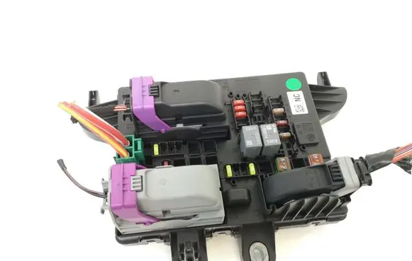 Opel Insignia A Fuse module 13277319 15220133310