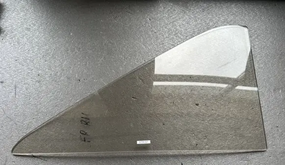 Isuzu Trooper Front triangle window/glass 8942949590