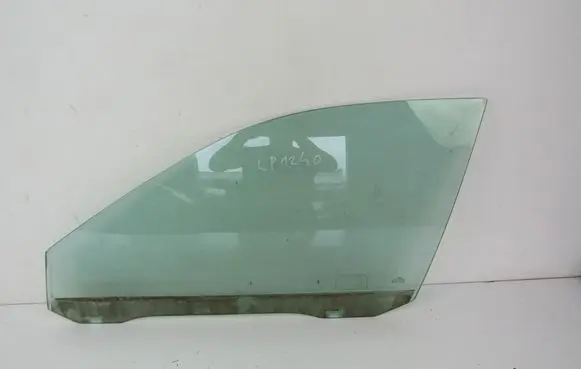 Audi A4 S4 B5 8D Front door window glass four-door 