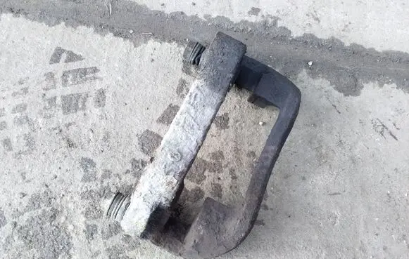 Volkswagen Transporter - Caravelle T4 Front Brake Caliper Pad/Carrier 