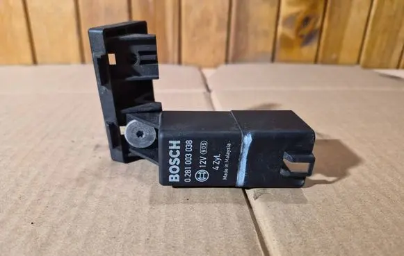 Audi A3 S3 8P Glow plug pre-heat relay 0281003038 038907281D