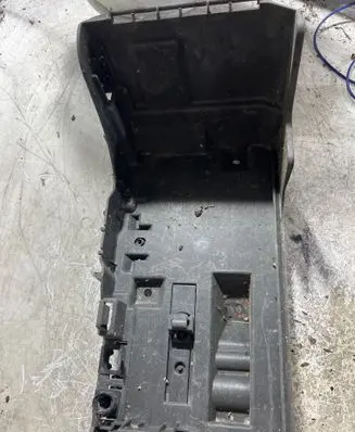 Opel Astra H Battery box tray 24413805