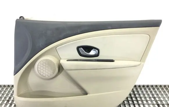 Renault Fluence Front door card panel trim