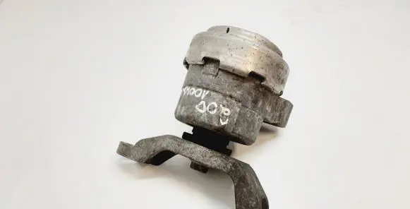 Volvo V50 Engine mount bracket