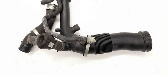 Engine coolant pipe/hose