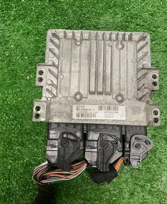 Renault Megane III Engine control unit/module 237101478R S180067143A 237100037R