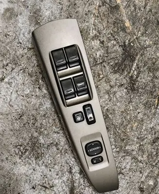 Toyota Prius (XW20) Electric window control switch 8482047050