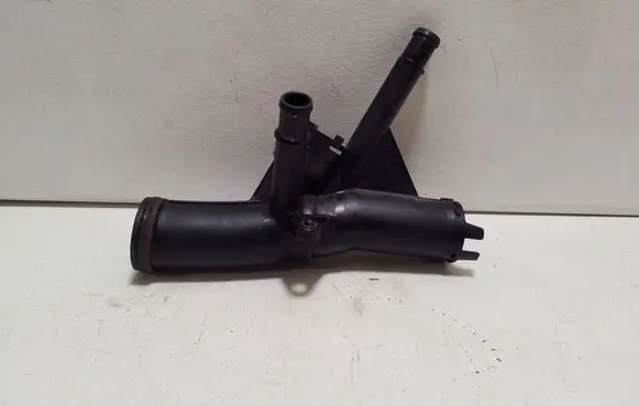 Audi A1 Engine coolant pipe/hose 04L121071E