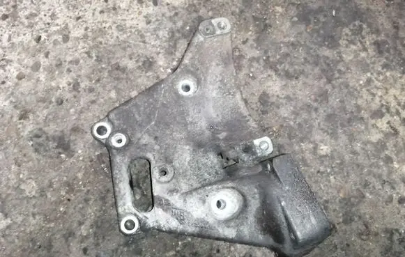 Opel Vectra B Power steering pump mounting bracket 90502550