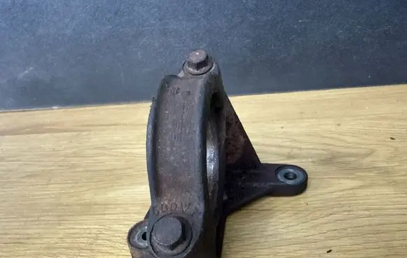 Volvo V70 Driveshaft support bearing bracket 9143465