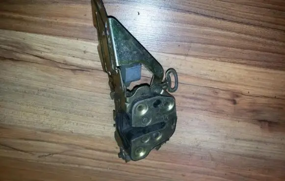 Opel Calibra Front door lock 90347225
