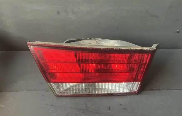 Tailgate rear/tail lights