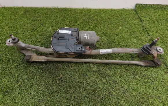 Front wiper linkage and motor