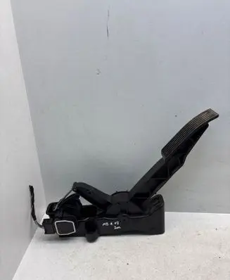 Mercedes-Benz A W169 Accelerator throttle pedal A1693000304 000443 240107