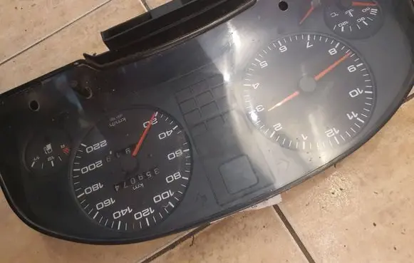 Audi 80 90 S2 B4 Speedometer (instrument cluster) 110008561005 8A0919033CA