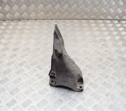 BMW 5 E60 E61 Engine mounting bracket 6777056