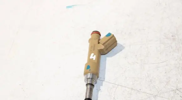 Toyota Prius (XW30) Fuel injector 2325037010