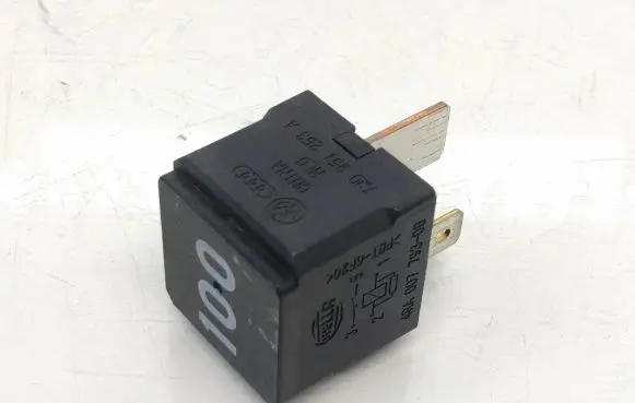 Volkswagen PASSAT B7 Other relay 7M0951253A
